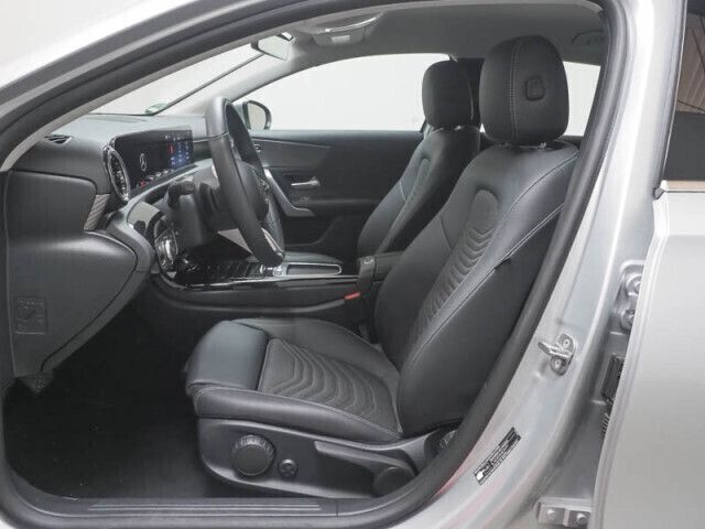 Silber Gebraucht 2023 Mercedes A200 Kleinwagen | 28.700 € (Fairer Preis) - Bild 1/4