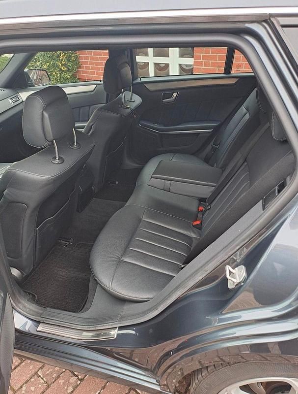 Gebraucht Mercedes E220 170 PS (125 kW) 2014 Grau Kombi