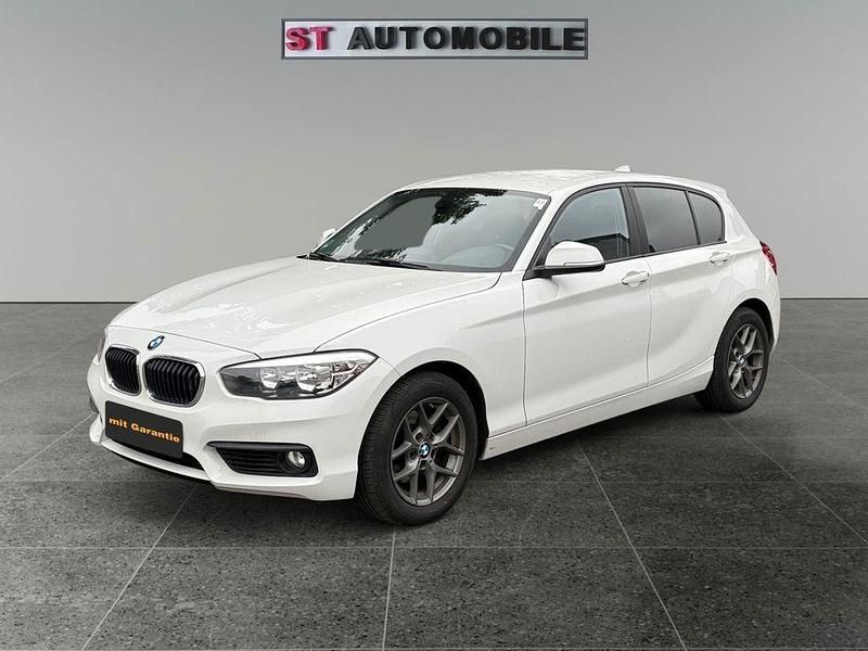 Alpinweiss iii Gebraucht 2017 BMW 120 Advantage Kleinwagen | 13.990 € (Fairer Preis) - Bild 1/4