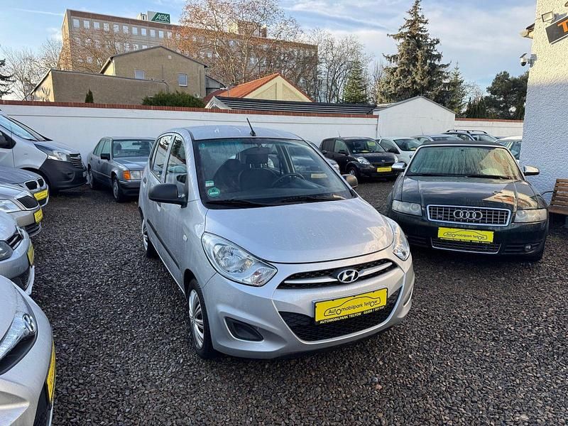 Gebraucht Hyundai i10 Edition 69 PS (50 kW) 2013 Silber Kleinwagen