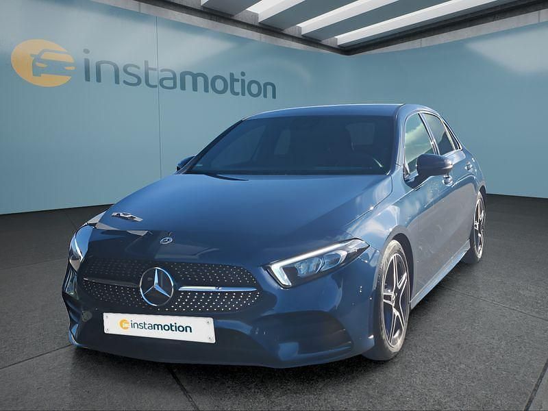 Blau Gebraucht 2021 Mercedes A180 AMG Limousine | 25.399 € (Guter Preis) - Bild 1/4