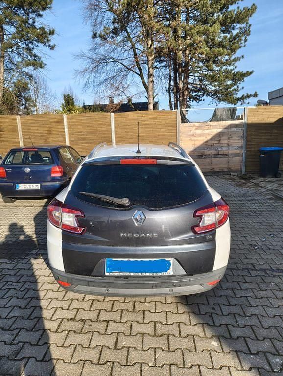 Gebraucht Renault Mégane III Life 116 PS (85 kW) 2016 Weiß Limousine