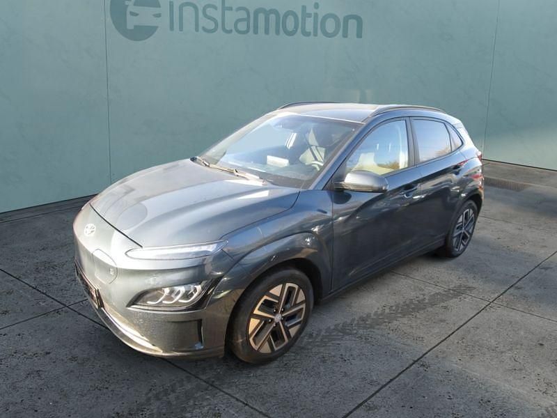 Blau Gebraucht 2022 Hyundai Kona SUV | 21.399 € (Etwas zu teuer) - Bild 1/4
