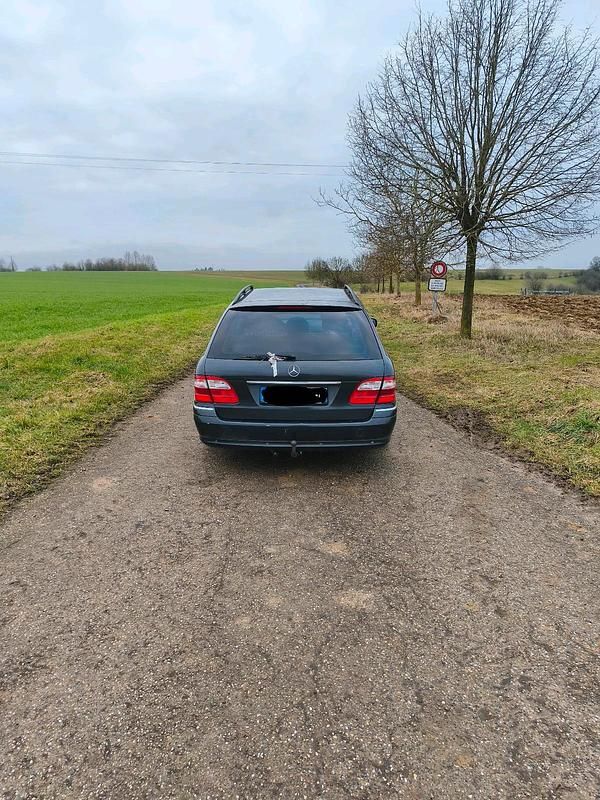 Gebraucht Mercedes E320 204 PS (150 kW) 2003 Grün Kombi