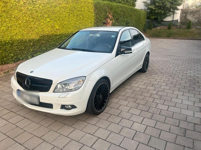Weiß Gebraucht 2008 Mercedes C220 Limousine | 7.200 € (Fairer Preis) - Bild 1/4