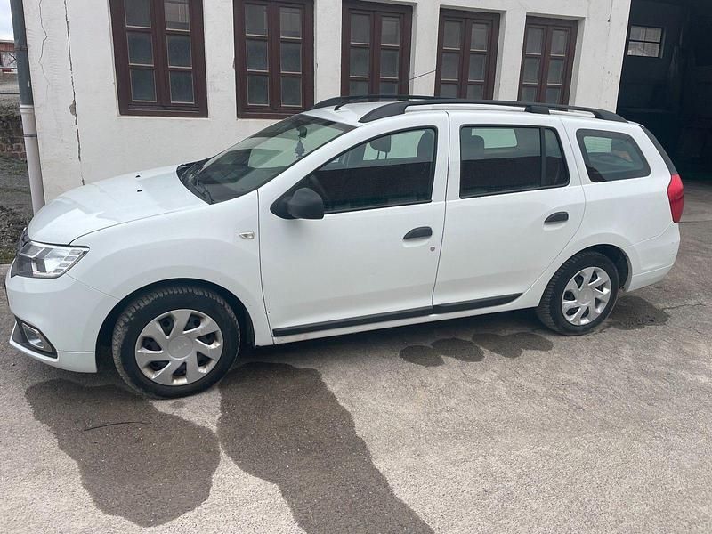 Weiß Gebraucht 2017 Dacia Logan MCV Ambiance Kombi | 3.500 € (Superpreis) - Bild 1/4