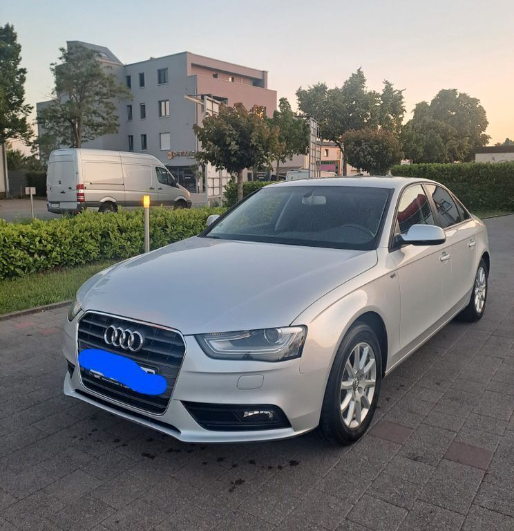 Silber Gebraucht 2014 Audi A4 Attraction Limousine | 12.900 € (Guter Preis) - Bild 1/4