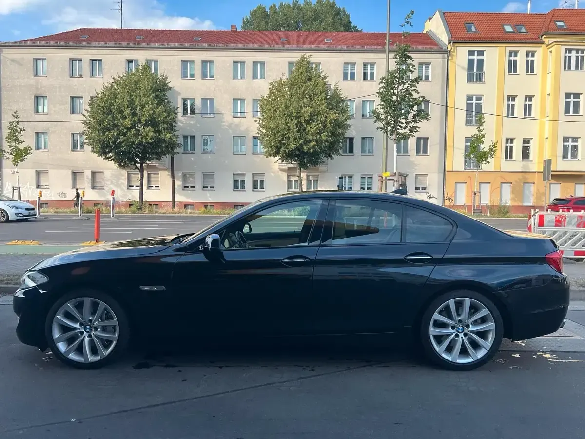 Gebraucht BMW 550 Comfort Edition 409 PS (300 kW) 2012 Schwarz Limousine