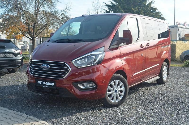 Gebraucht Ford Tourneo Titanium 131 PS (96 kW) 2020 Rot Van / Kleinbus
