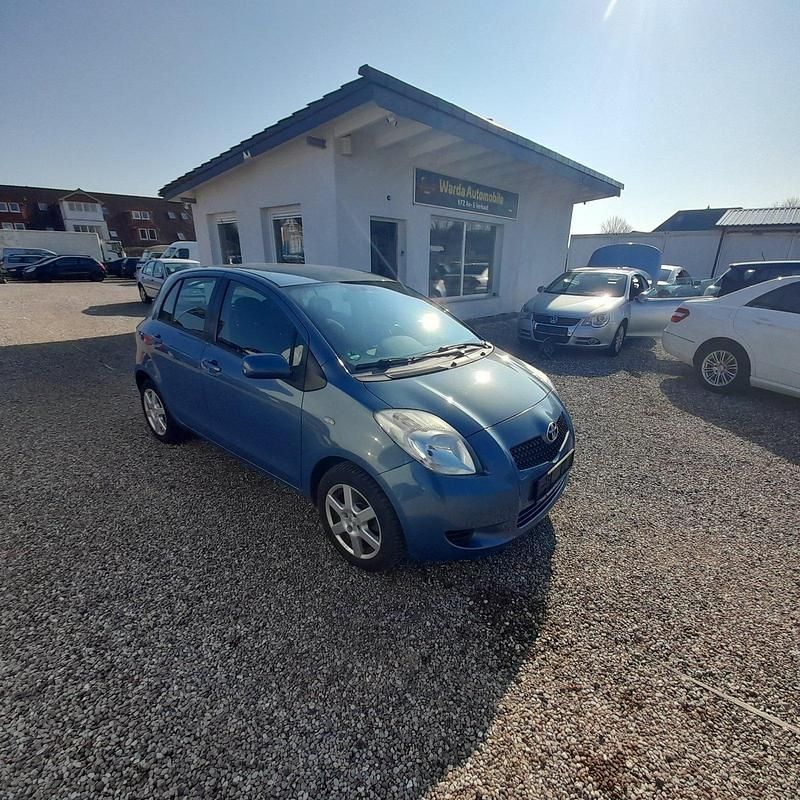 Blau Gebraucht 2006 Toyota Yaris Limousine | 1.550 € (Guter Preis) - Bild 1/4