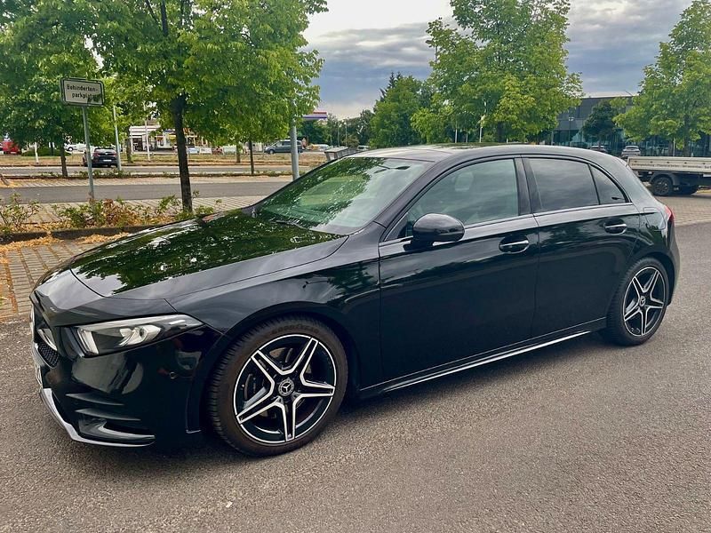 Schwarz Gebraucht 2019 Mercedes A220 Style Kombi | 28.900 € (Teuer) - Bild 1/4