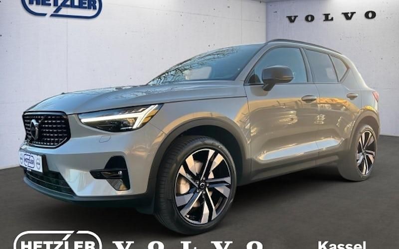 Neu Volvo XC40 Plus 197 PS (144 kW) 2026 Grau SUV