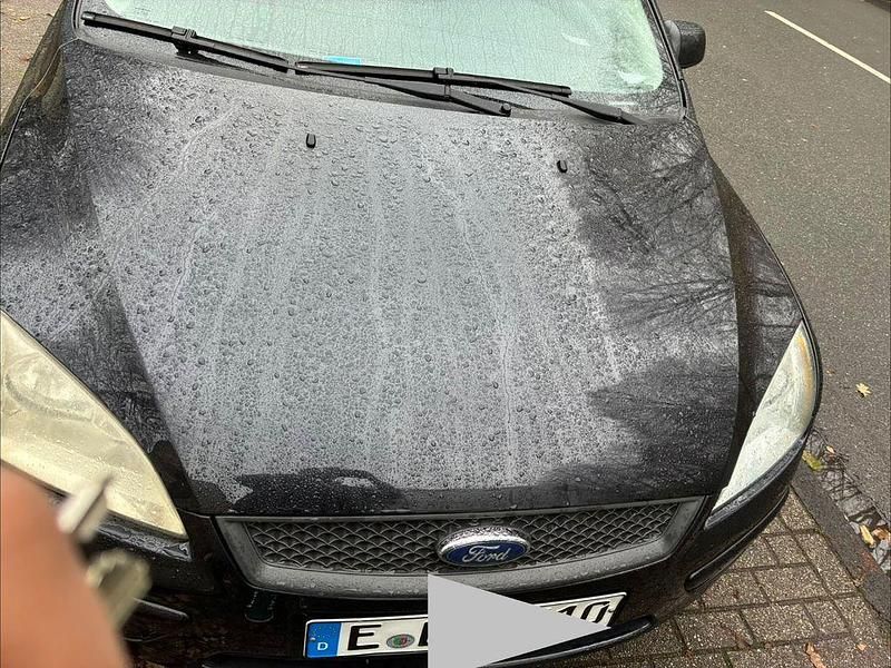 Schwarz Gebraucht 2007 Ford Focus Ambiente Limousine | 980 € (Guter Preis) - Bild 1/4