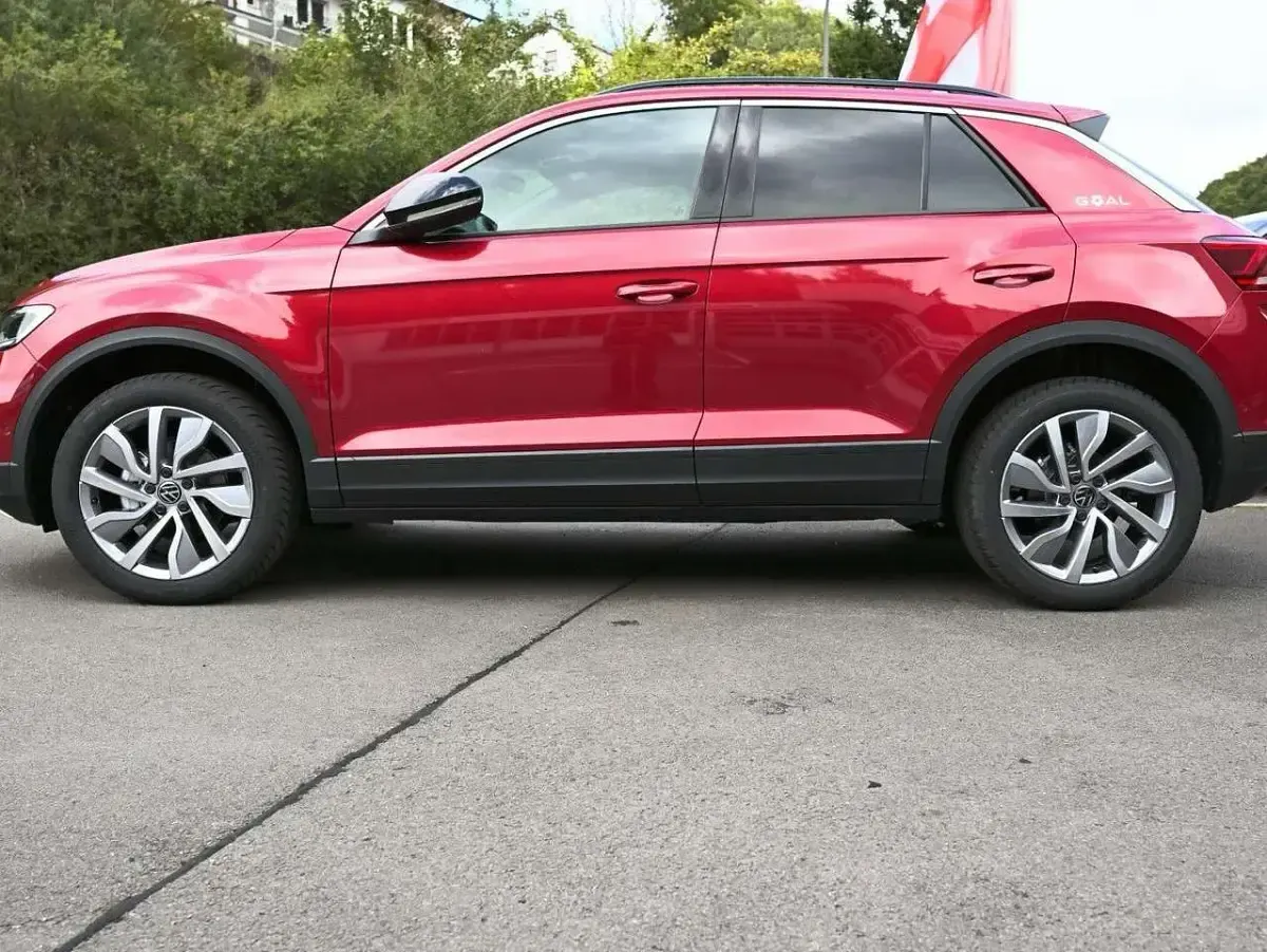 Neu VW T-Roc Goal 116 PS (85 kW) 2025 Kings red metallic SUV