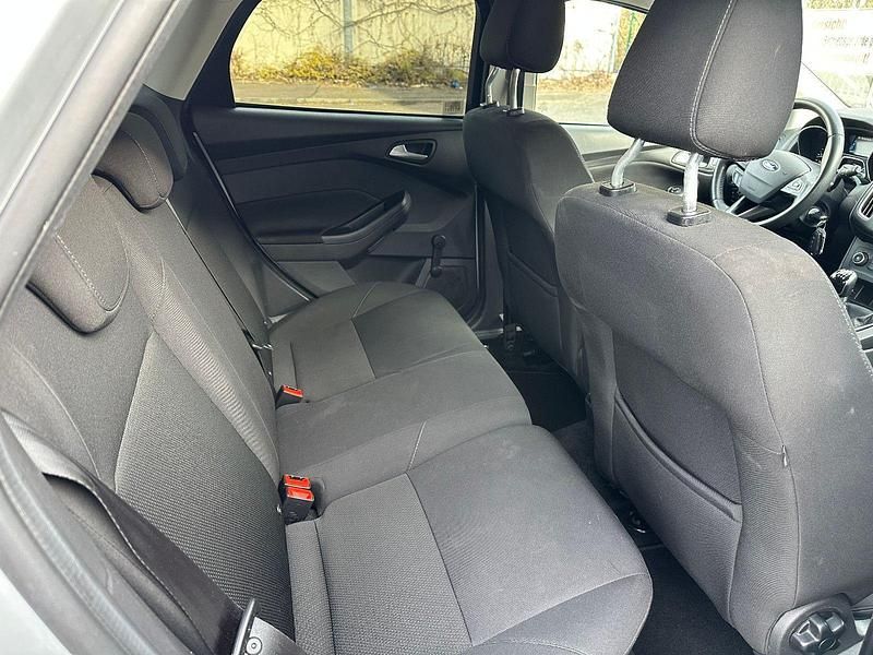 Gebraucht Ford Focus Titanium 105 PS (77 kW) 2016 Grau Kombi