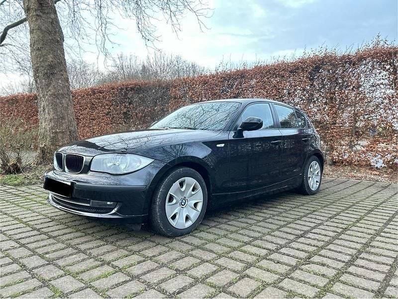 Schwarz Gebraucht 2010 BMW 116 Kleinwagen | 3.999 € (Fairer Preis) - Bild 1/4