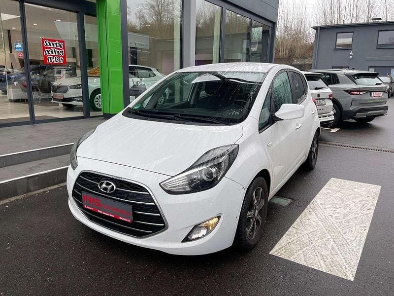 Weiß Gebraucht 2018 Hyundai i20 Trend Van / Kleinbus | 10.880 € (Superpreis) - Bild 1/4