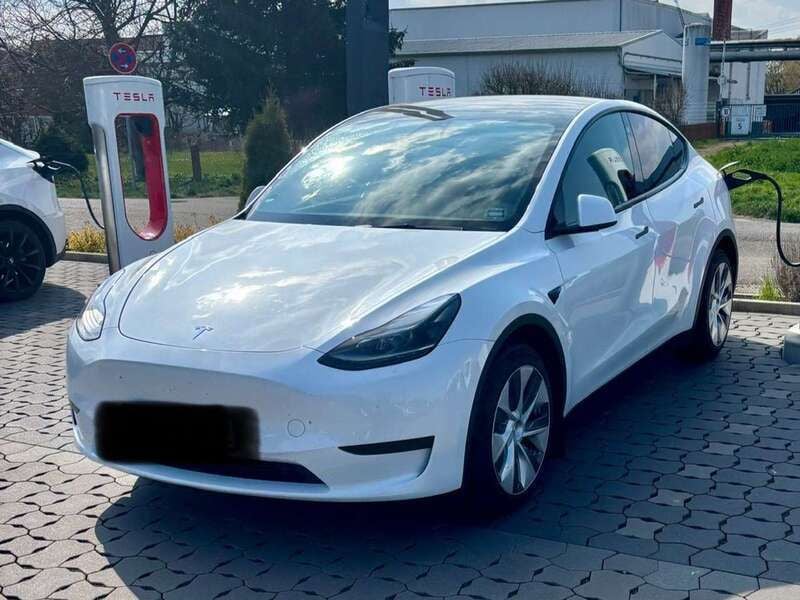 Weiß Gebraucht 2022 Tesla Model Y SUV | 35.000 € (Teuer) - Bild 1/1