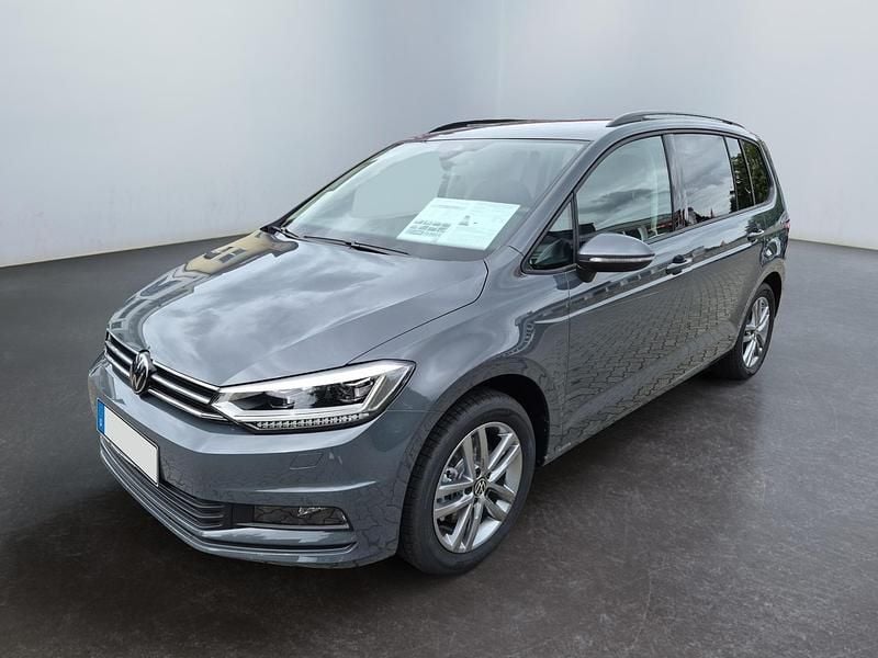 Dolphin grau metallic/grau Neu 2025 VW Touran Van / Kleinbus | 37.400 € - Bild 1/4