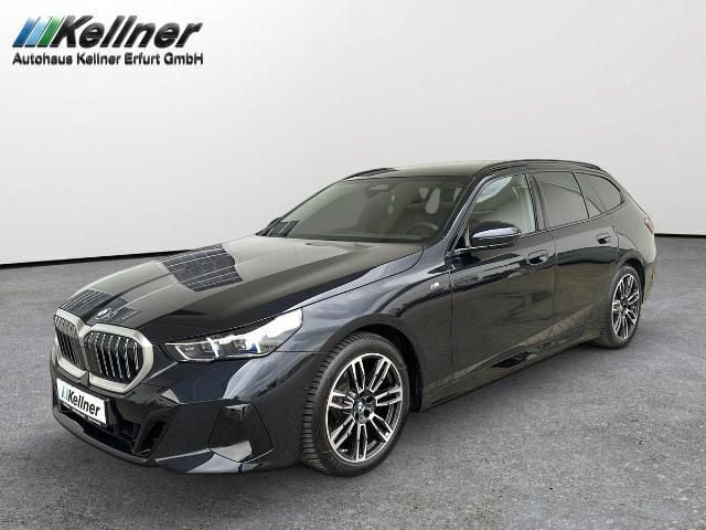 Schwarz Gebraucht 2024 BMW 520 M Sport Limousine | 51.980 € (Guter Preis) - Bild 1/4