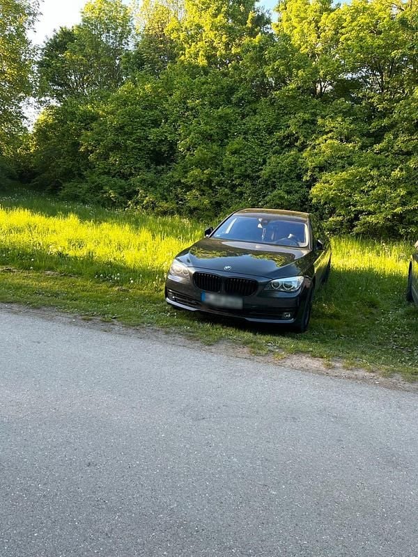 Gebraucht BMW 740 313 PS (230 kW) 2014 Grau Limousine