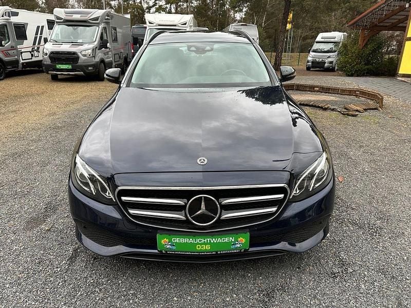 Gebraucht Mercedes E300 194 PS (142 kW) 2019 Blau Kombi