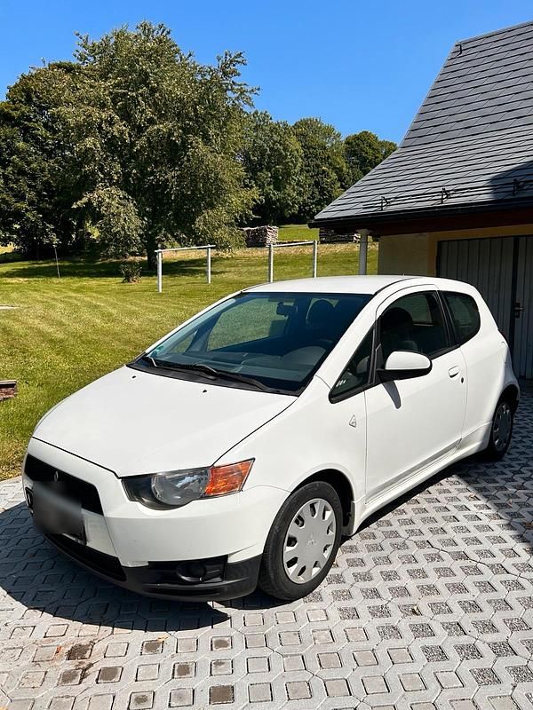 Weiß Gebraucht 2011 Mitsubishi Colt Kleinwagen | 2.500 € (Fairer Preis) - Bild 1/4