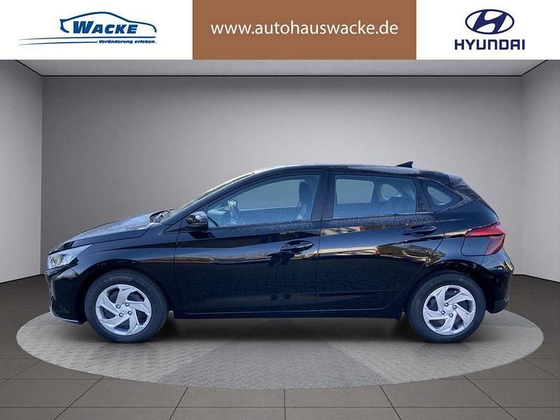 Neu Hyundai i20 Select 79 PS (58 kW) 2025 Farbe: schwarz Limousine