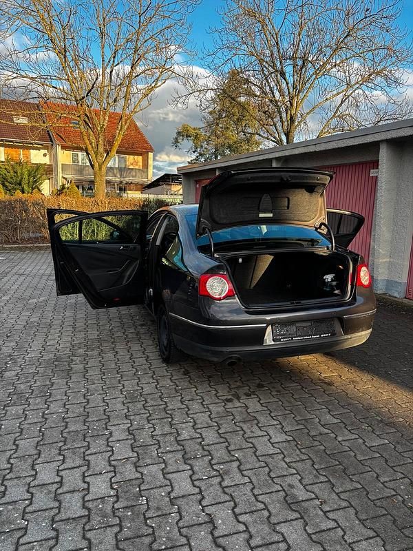 Braun Gebraucht 2006 VW Passat Limousine | 1.799 € (Guter Preis) - Bild 1/4