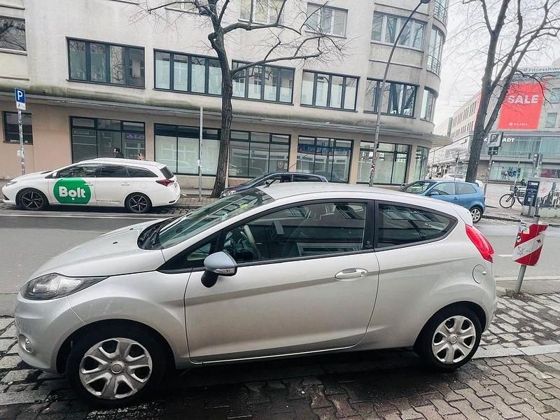 Gebraucht Ford Fiesta Trend 82 PS (60 kW) 2012 Grau Kleinwagen