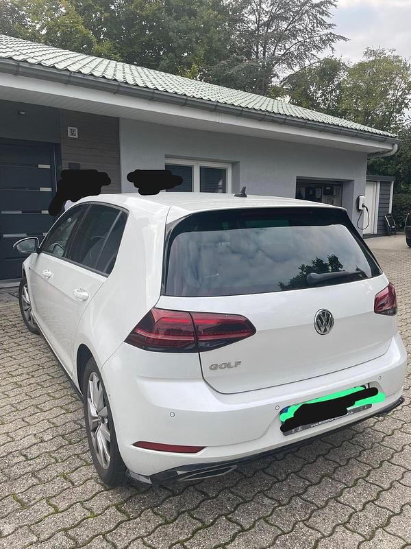 Gebraucht VW Golf VII Design 2017 Weiß Limousine