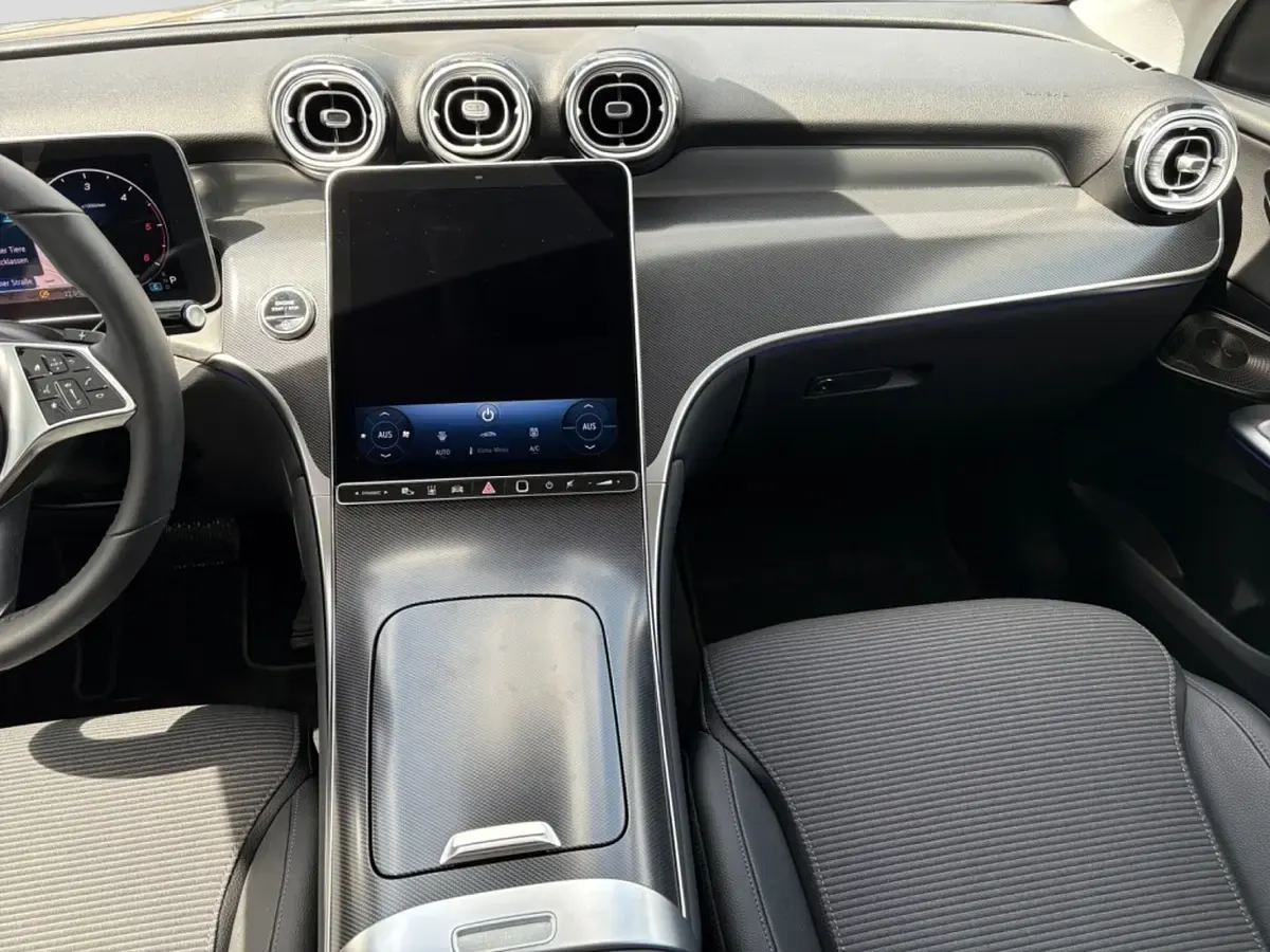 Gebraucht Mercedes GLC220 Avantgarde 197 PS (144 kW) 2025 Silber SUV