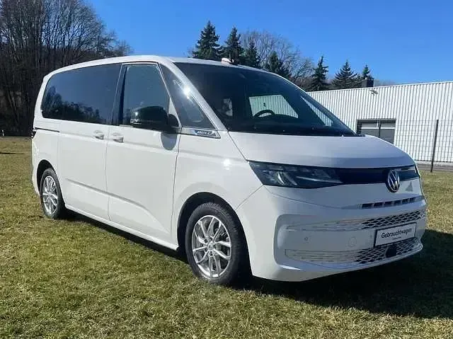Second-hand VW Multivan Basis 150 CP (110 kW) 2023 Alb Monovolum