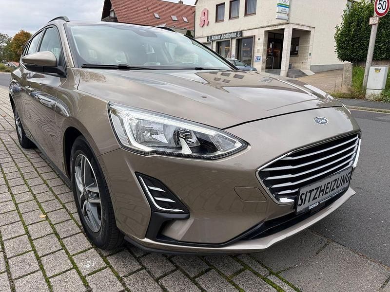 Silber Gebraucht 2019 Ford Focus Limousine | 9.990 € (Guter Preis) - Bild 1/4