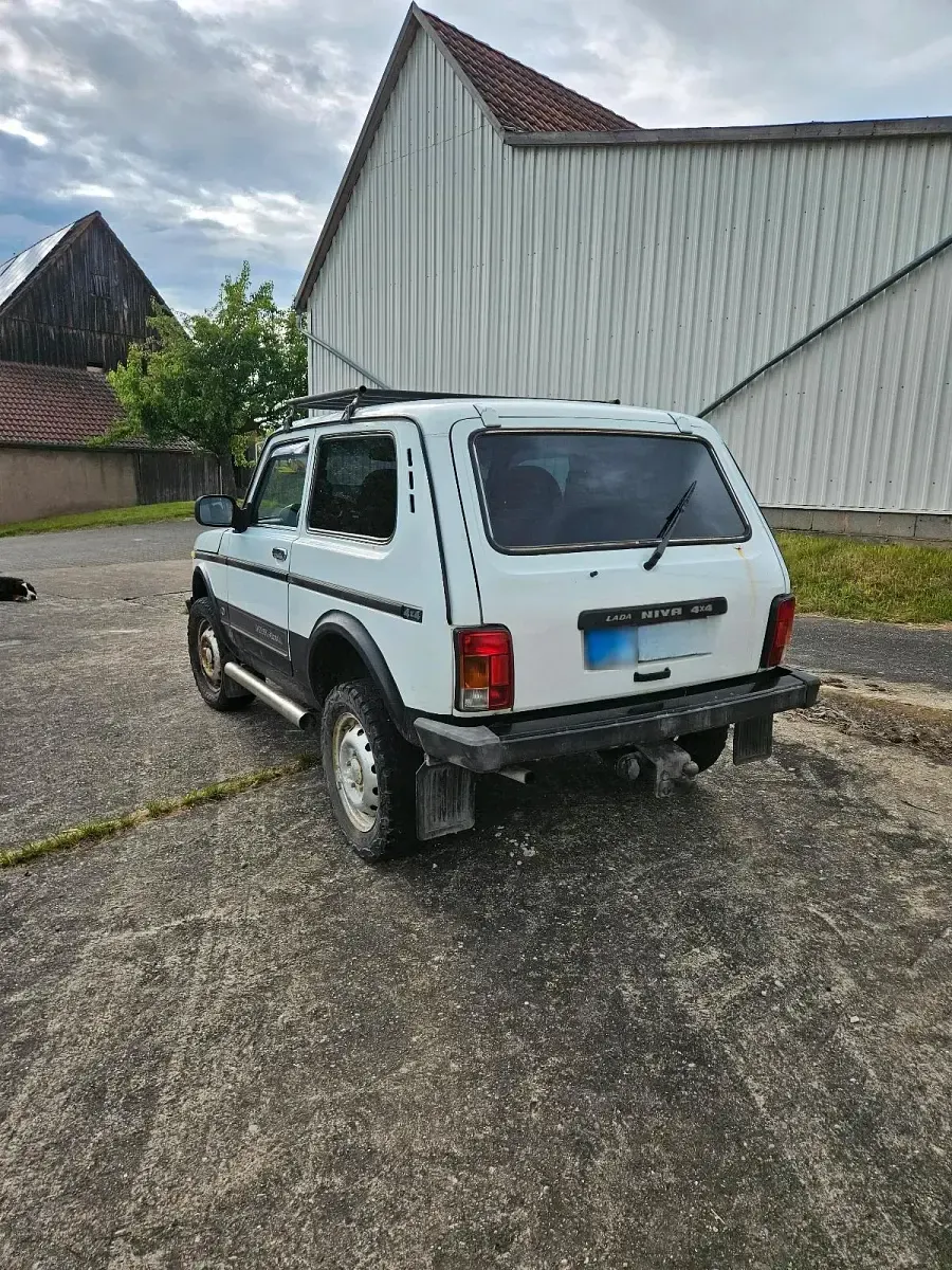 Gebraucht Lada niva 81 PS (59 kW) 2010 SUV