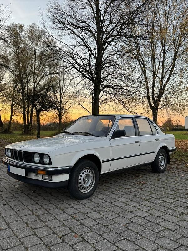 Weiß Gebraucht 1987 BMW 316 Kleinwagen | 5.300 € - Bild 1/4