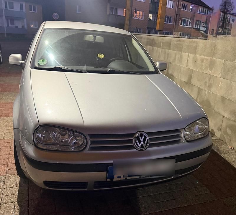 Silber Gebraucht 2004 VW Golf IV Kleinwagen | 2.050 € (Fairer Preis) - Bild 1/4