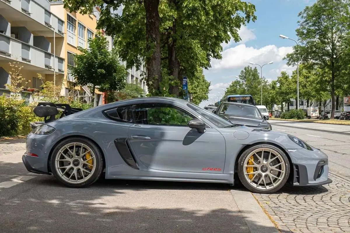 Gebraucht Porsche Cayman GT4 500 PS (367 kW) 2024 Grau Coupé