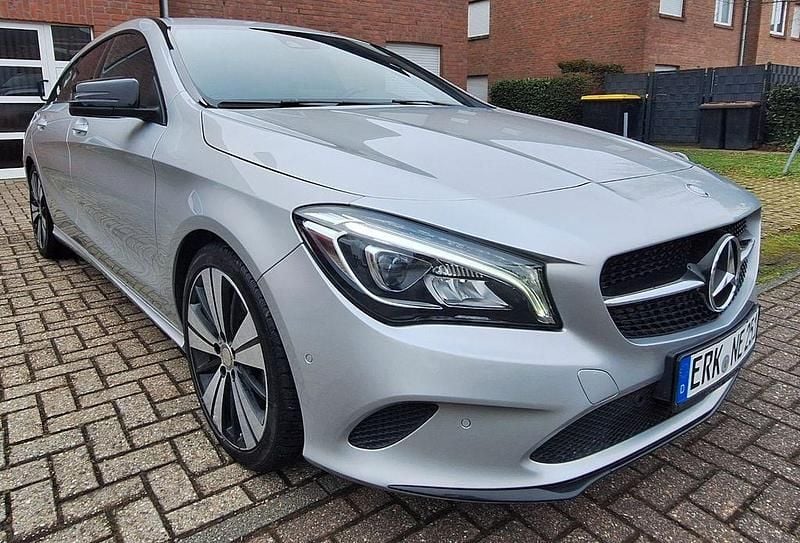 Gebraucht Mercedes CLA180 Shooting Brake Urban 122 PS (89 kW) 2016 Silber Kombi