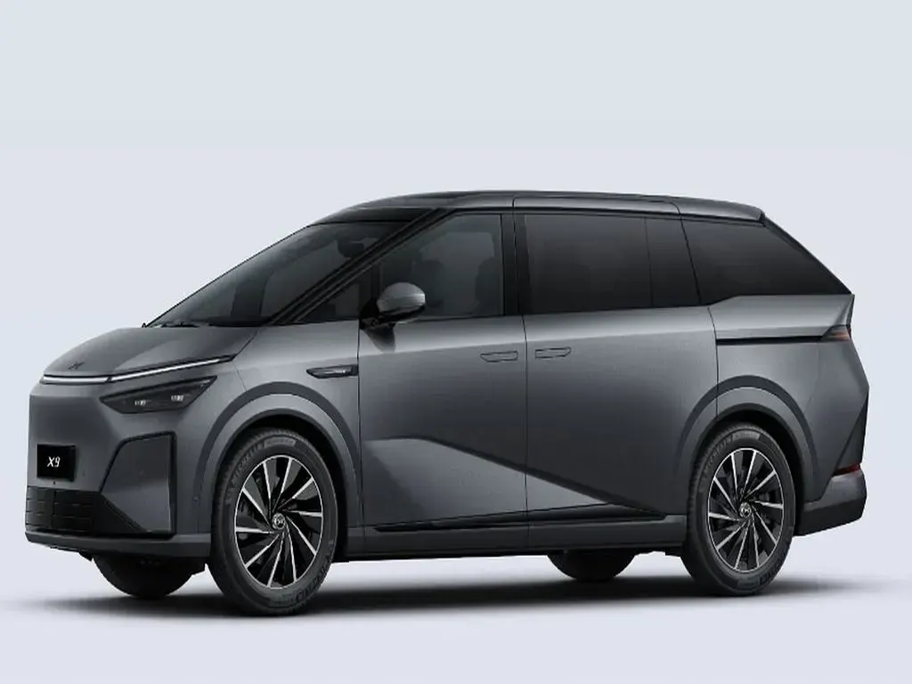 Neu XPENG X9 235 kW (320 PS) 2026 Grau (matte gray) Van / Kleinbus