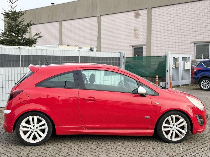 Gebraucht Opel Corsa Color Edition 150 PS (110 kW) 2011 Magma rot (b) Kleinwagen