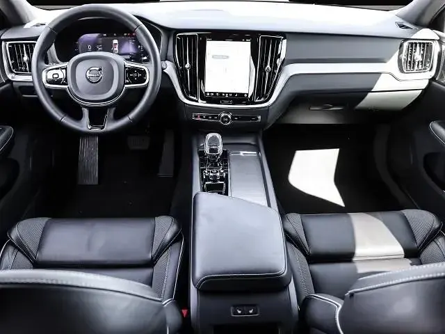 Gebraucht Volvo V60 CC Plus 197 PS (144 kW) 2023 Manufacturer Kombi