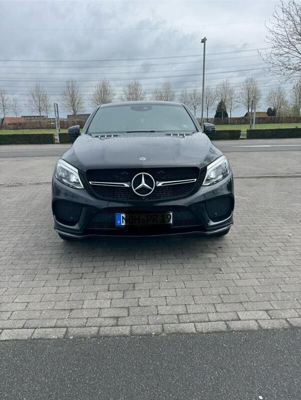 Schwarz Gebraucht 2018 Mercedes GLE350 AMG Coupé | 36.800 € (Fairer Preis) - Bild 1/4