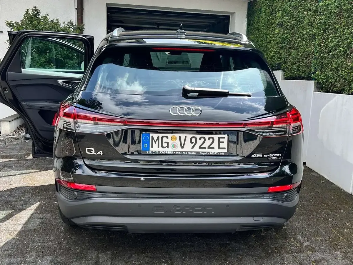 Używany Audi Q4 e-tron 194 kW (265 KM) 2022 Czarny SUV