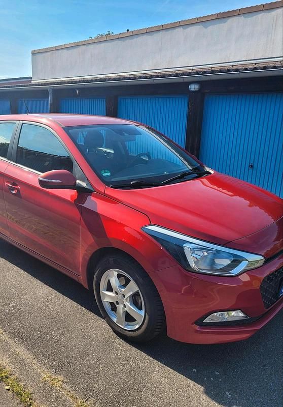 Rot Gebraucht 2018 Hyundai i20 Active Limousine | 13.850 € (Fairer Preis) - Bild 1/4