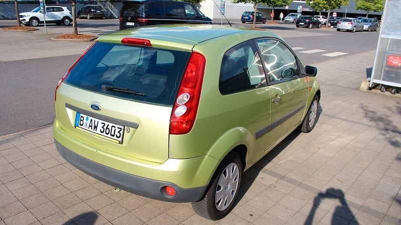 Gelb Gebraucht 2006 Ford Fiesta Limousine | 1.900 € (Guter Preis) - Bild 1/4