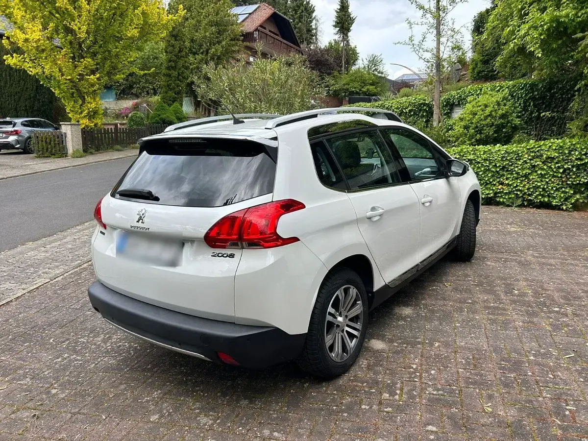 Gebraucht Peugeot 2008 Allure 131 PS (96 kW) 2016 Weiß SUV