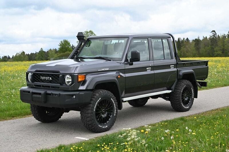 Grau Neu 2024 Toyota Land Cruiser SUV | 65.950 € (Fairer Preis) - Bild 1/4