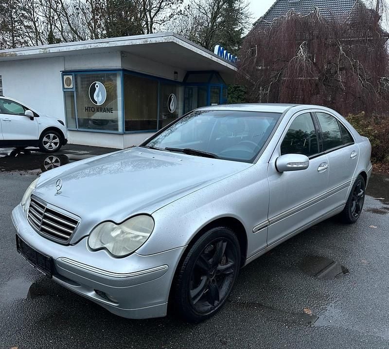 Silber Gebraucht 2003 Mercedes C180 Elegance Limousine | 2.599 € (Fairer Preis) - Bild 1/4