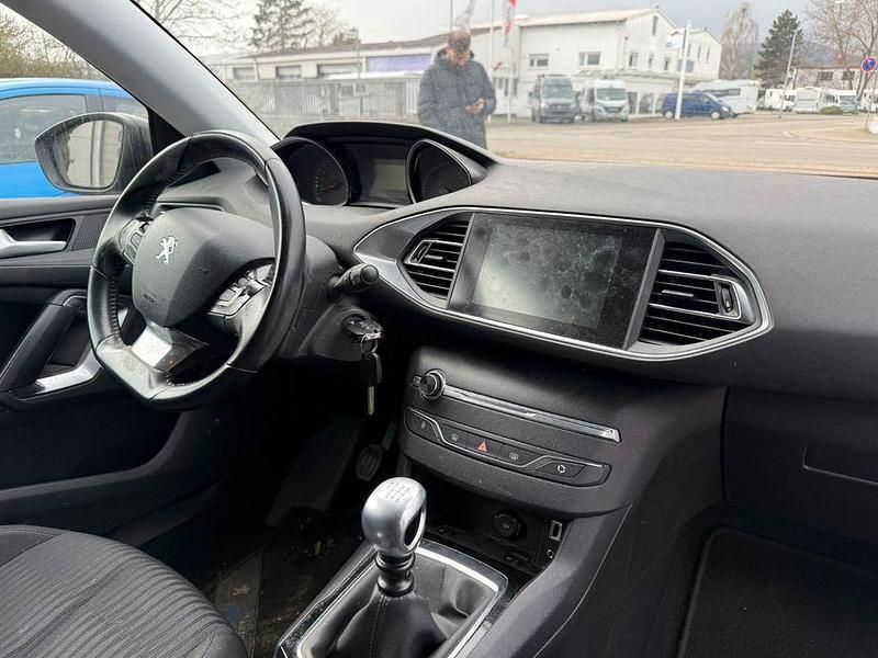 Gebraucht Peugeot 308 SW Active 131 PS (96 kW) 2017 Blau Kombi